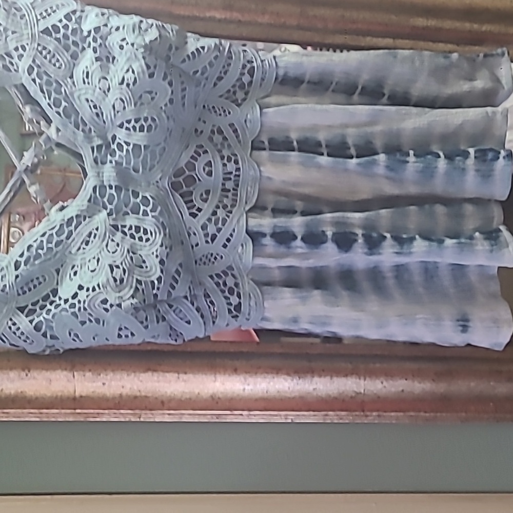 Tie dyed sirt open lace around middle criss cross back